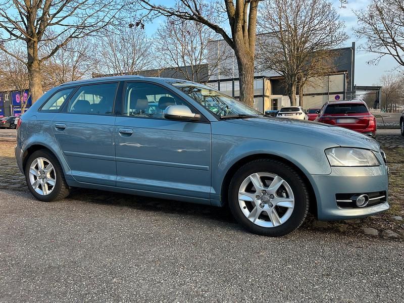 Gebraucht Audi A3 Sportback 125 PS (91 kW) 2010 Blau Kleinwagen