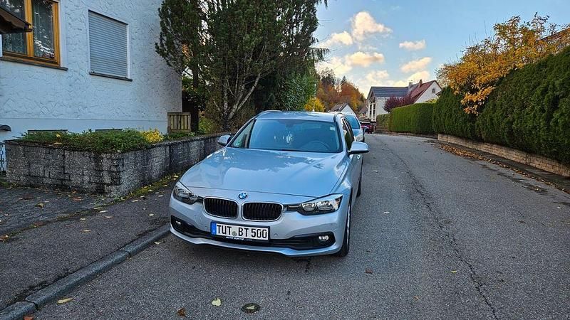 Silber Gebraucht 2017 BMW 318 Advantage Kombi | 9.500 € (Guter Preis) - Bild 1/4