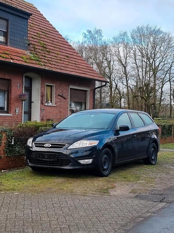 Gebraucht Ford Mondeo 140 PS (102 kW) 2011 Schwarz Kombi