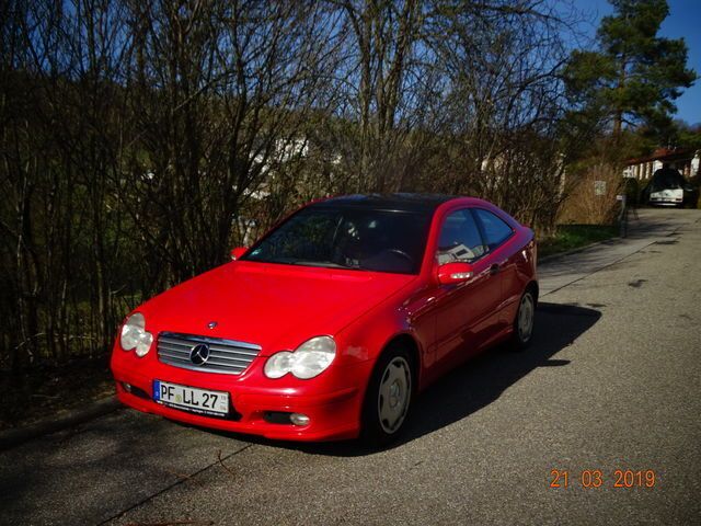 Gebraucht Mercedes C220 143 PS (105 kW) 2002 Rot Coupé