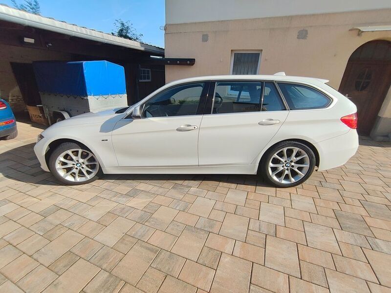 Weiß Gebraucht 2013 BMW 320 Sport Line Kombi | 7.400 € (Superpreis) - Bild 1/4