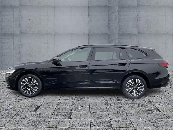 Neu Skoda Superb LAURIN & KLEMENT 150 PS (110 kW) 2026 Grau (graphitegrau metallic) Kombi