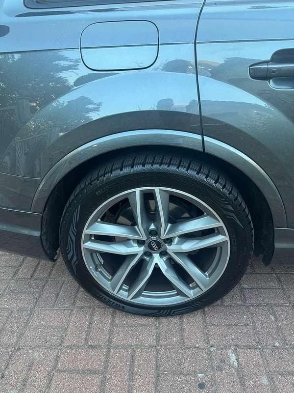 Grau Gebraucht 2018 Audi Q7 SUV | 33.800 € (Superpreis) - Bild 1/4