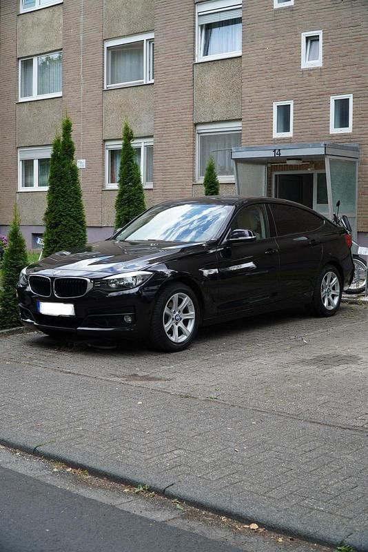 Schwarz Gebraucht 2015 BMW 318 Gran Turismo Limousine | 10.000 € (Fairer Preis) - Bild 1/4