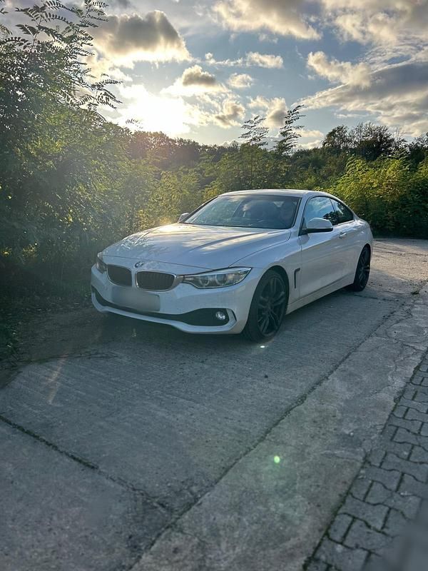 Weiß Gebraucht 2014 BMW 420 Coupé | 13.000 € (Guter Preis) - Bild 1/4