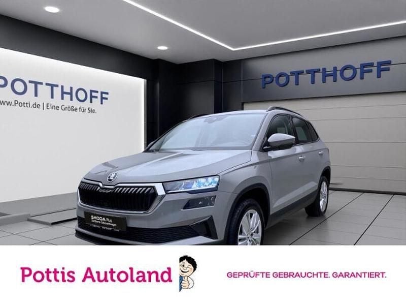 Grau Gebraucht 2024 Skoda Karoq Selection SUV | 26.997 € (Superpreis) - Bild 1/4