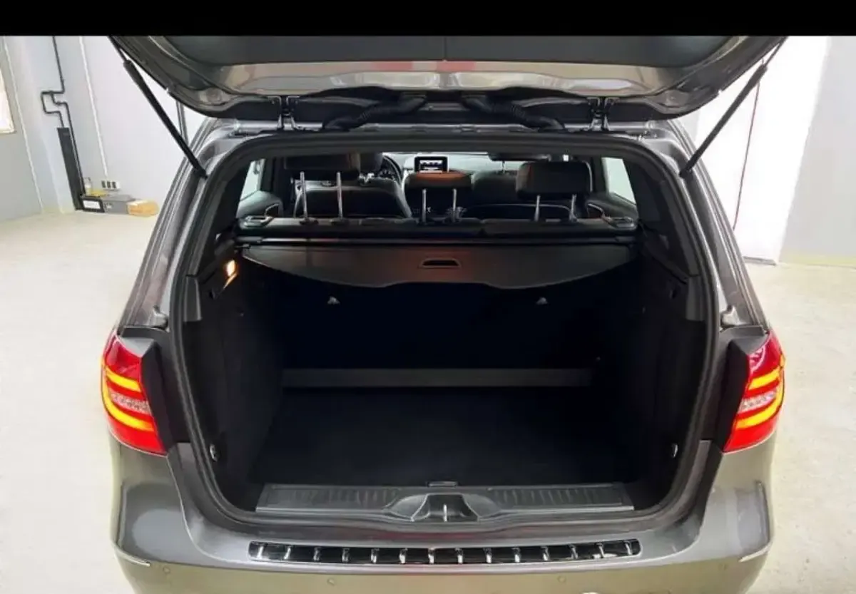 Gebraucht Mercedes B200 156 PS (114 kW) 2013 Silber Kleinwagen