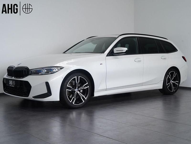 Mineralweiss metallic Gebraucht 2023 BMW 320 M Sport Kombi | 37.590 € (Fairer Preis) - Bild 1/4