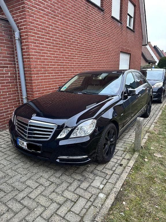 Gebraucht Mercedes E350 265 PS (194 kW) 2011 Schwarz Limousine