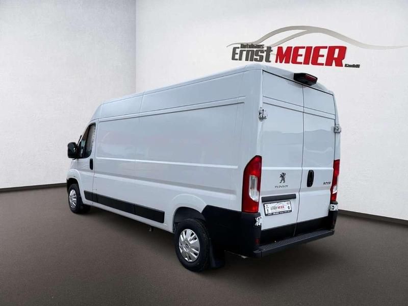 Gebraucht Peugeot Boxer Premium 165 PS (121 kW) 2023 Lackierung weiss icy/deckende Van
