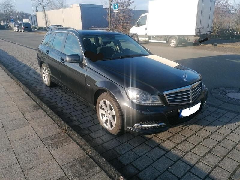 Gebraucht Mercedes C220 170 PS (125 kW) 2012 Schwarz Kombi