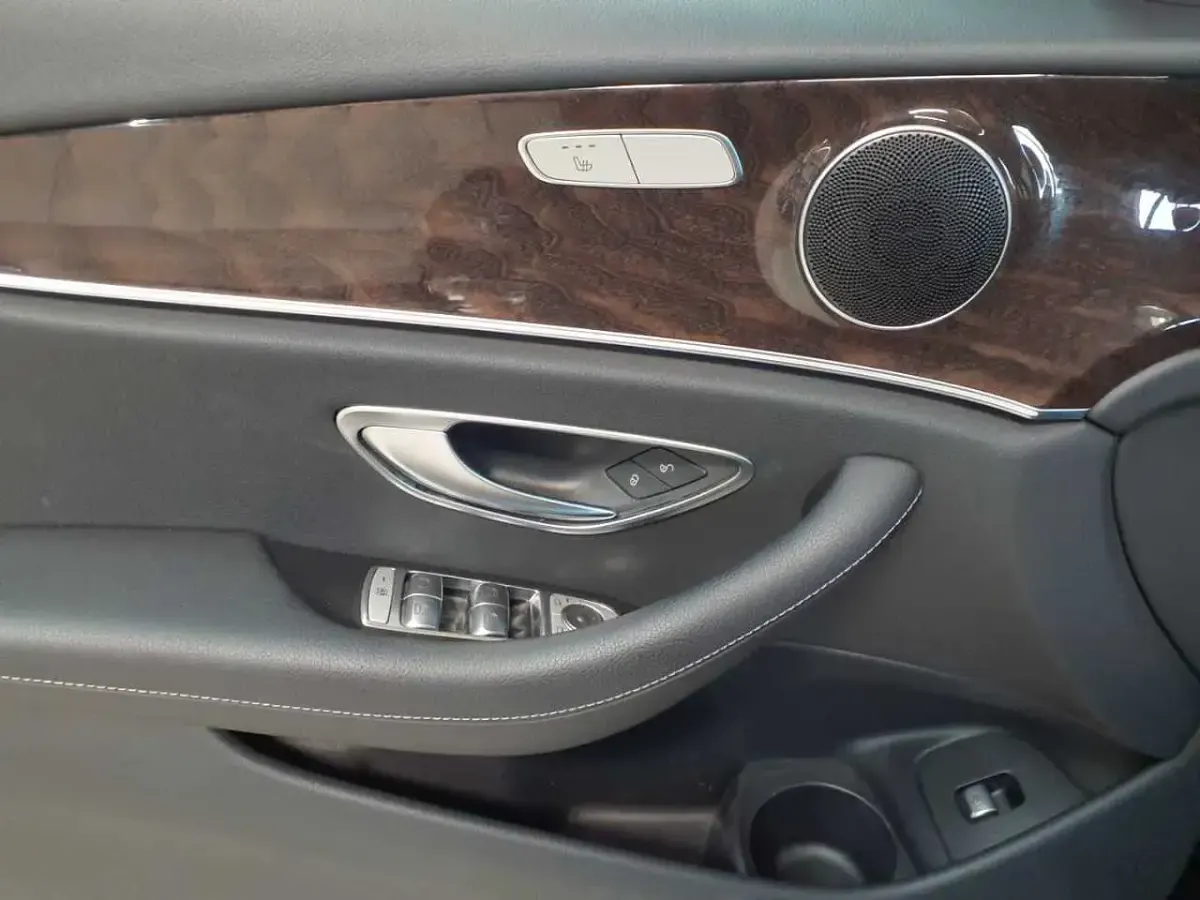 Gebraucht Mercedes E220 Avantgarde 200 PS (147 kW) 2023 Nautikblau metallic Kombi