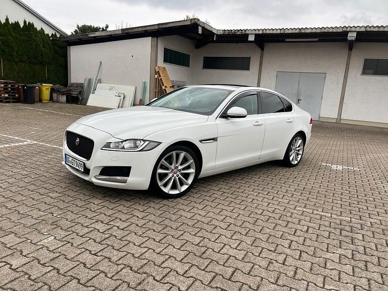 Gebraucht Jaguar XF 184 PS (135 kW) 2018 Weiß Limousine