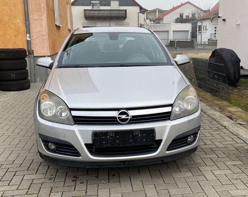 Gebraucht Opel Astra Edition 105 PS (77 kW) 2007 Silber Limousine