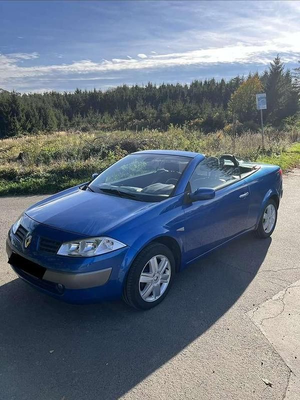 Blau Gebraucht 2004 Renault Mégane Cabriolet Dynamique Cabrio | 2.100 € (Fairer Preis) - Bild 1/4
