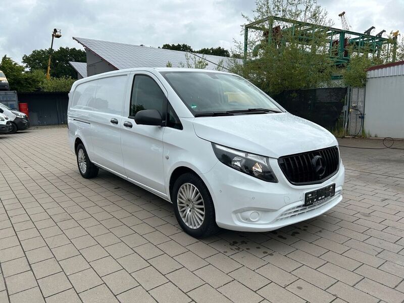 Weiß Gebraucht 2019 Mercedes Vito Van / Kleinbus | 19.800 € - Bild 1/4