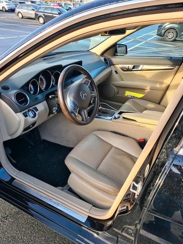 Gebraucht Mercedes C250 204 PS (150 kW) 2011 Schwarz Kombi