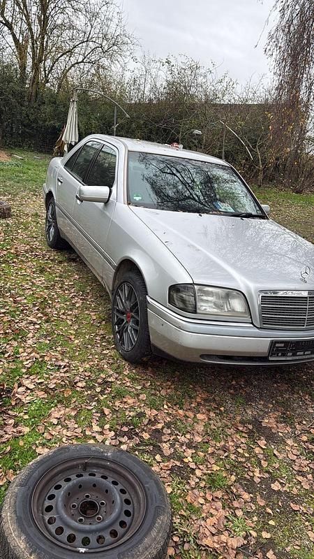 Gebraucht Mercedes C220 150 PS (110 kW) 1994 Silber Limousine