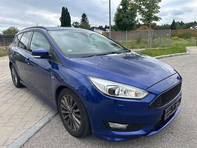 Blau Gebraucht 2017 Ford Focus ST-Line Kombi | 8.500 € (Superpreis) - Bild 1/4