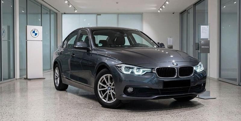Gebraucht BMW 318 Advantage 150 PS (110 kW) 2015 Grau Limousine