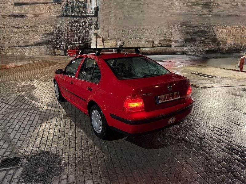 Gebraucht VW Bora Comfortline 75 PS (55 kW) 2002 Rot Limousine