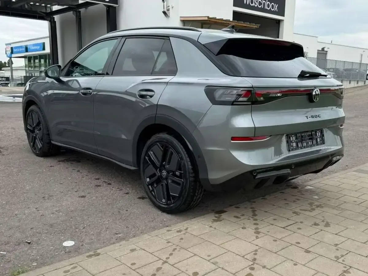 Neu VW T-Roc R-line 150 PS (110 kW) 2026 Wolf grey metallic SUV