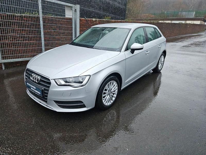 Silber Gebraucht 2013 Audi A3 Ambiente Limousine | 10.599 € (Guter Preis) - Bild 1/4