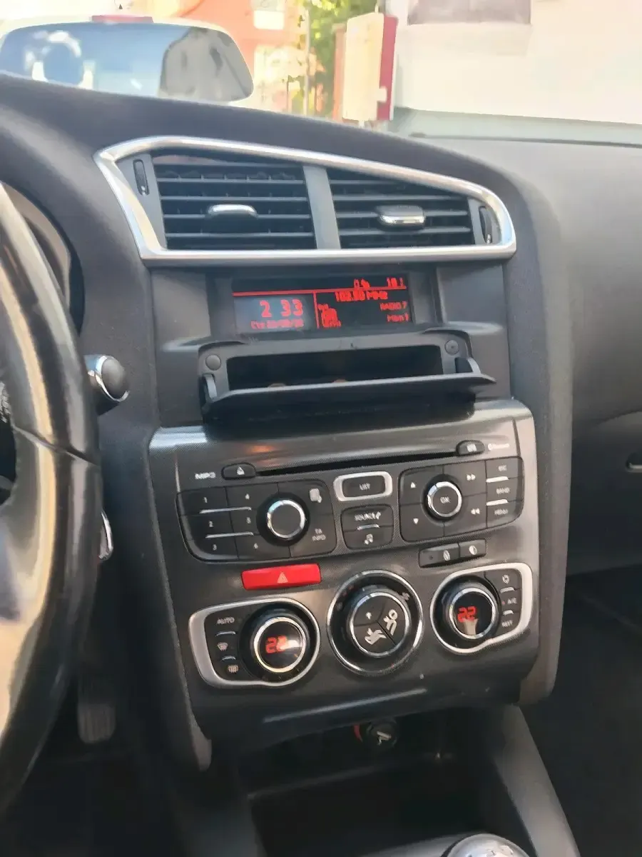 Gebraucht Citroën C4 Tendance 120 PS (88 kW) 2012 Weiß Kleinwagen