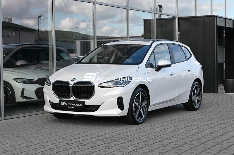 Mineralweiss Gebraucht 2023 BMW 230e Active Tourer Performance Van / Kleinbus | 37.950 € (Fairer Preis) - Bild 1/4