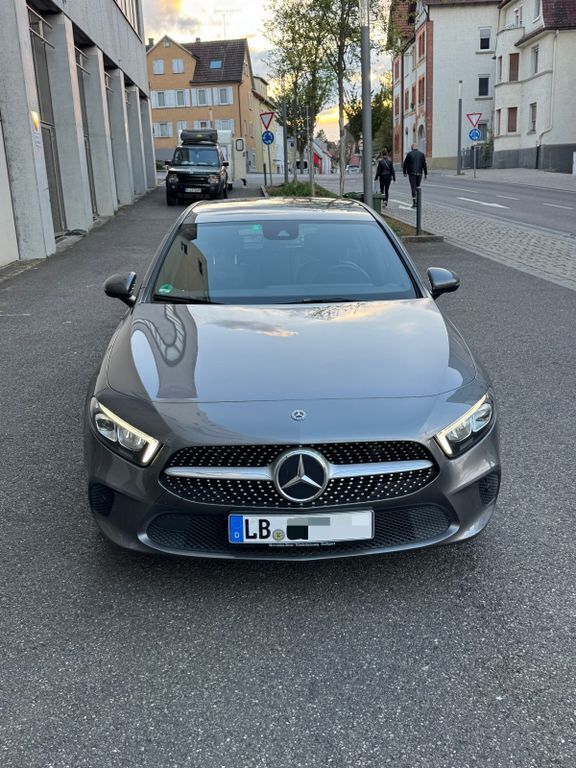 Grau Gebraucht 2019 Mercedes A200 Progressive Limousine | 18.800 € (Guter Preis) - Bild 1/4