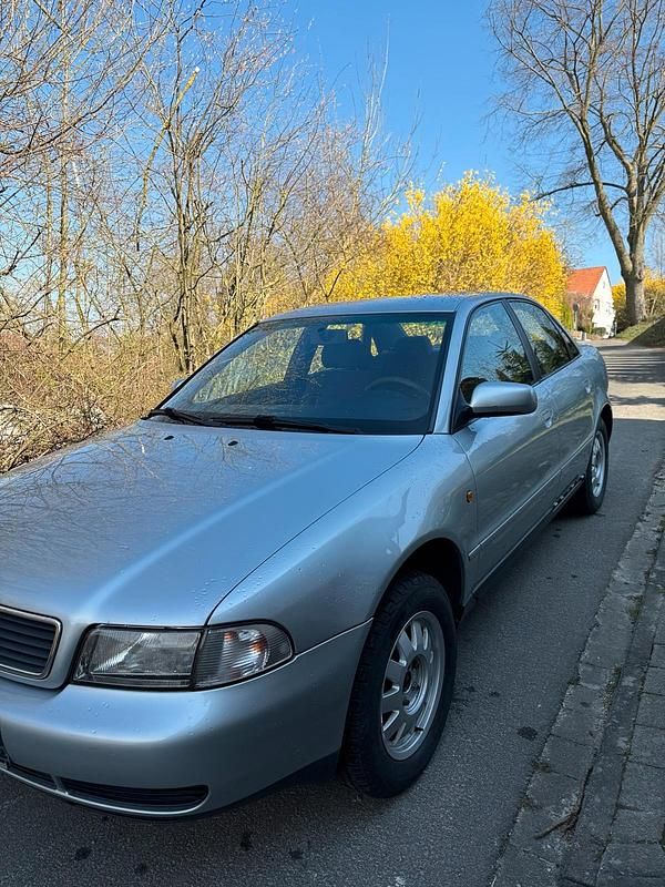 Gebraucht Audi A4 125 PS (91 kW) 1998 Grau Kleinwagen