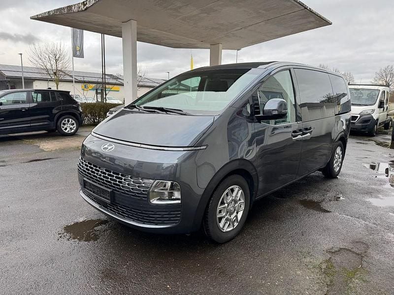 Gebraucht Hyundai Staria Trend 177 PS (130 kW) 2024 Grau Van / Kleinbus