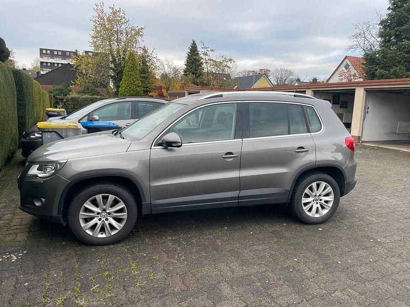 Grau Gebraucht 2009 VW Tiguan SUV | 13.900 € - Bild 1/4