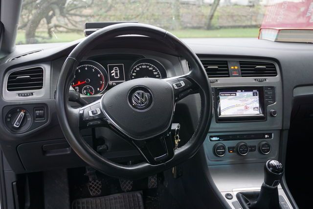 Gebraucht VW Golf VII 110 PS (80 kW) 2014 Weiß Limousine