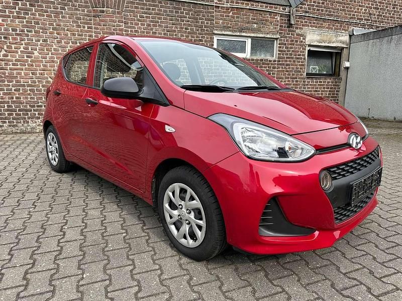 Rot Gebraucht 2018 Hyundai i10 Classic Kleinwagen | 7.499 € (Fairer Preis) - Bild 1/4