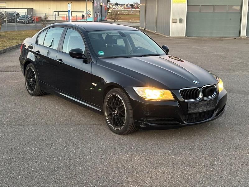 Schwarz Gebraucht 2011 BMW 316 Limousine | 2.750 € (Superpreis) - Bild 1/4