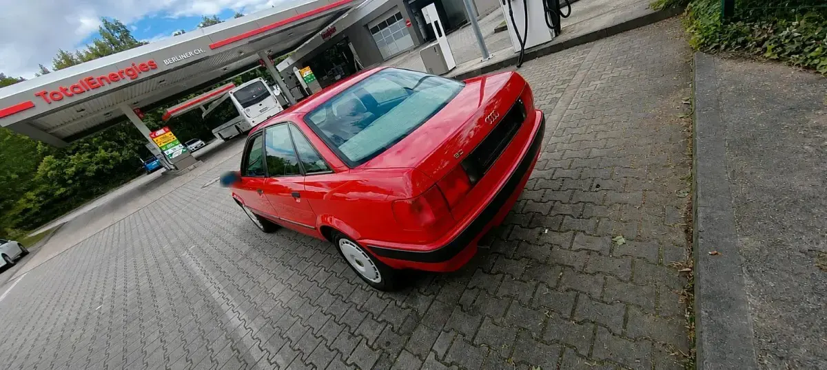 Używany Audi 80 Design 115 KM (84 kW) 1991 Czerwony Sedan/Limuzyna