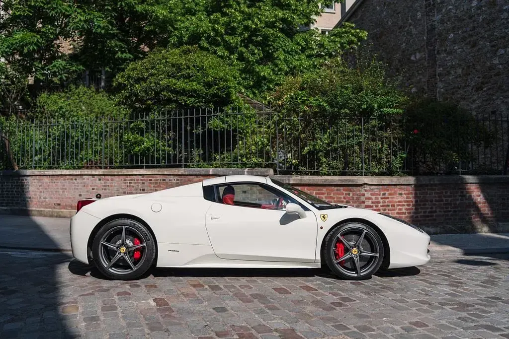 Second-hand Ferrari 458 570 CP (419 kW) 2012 Alb Cabrio