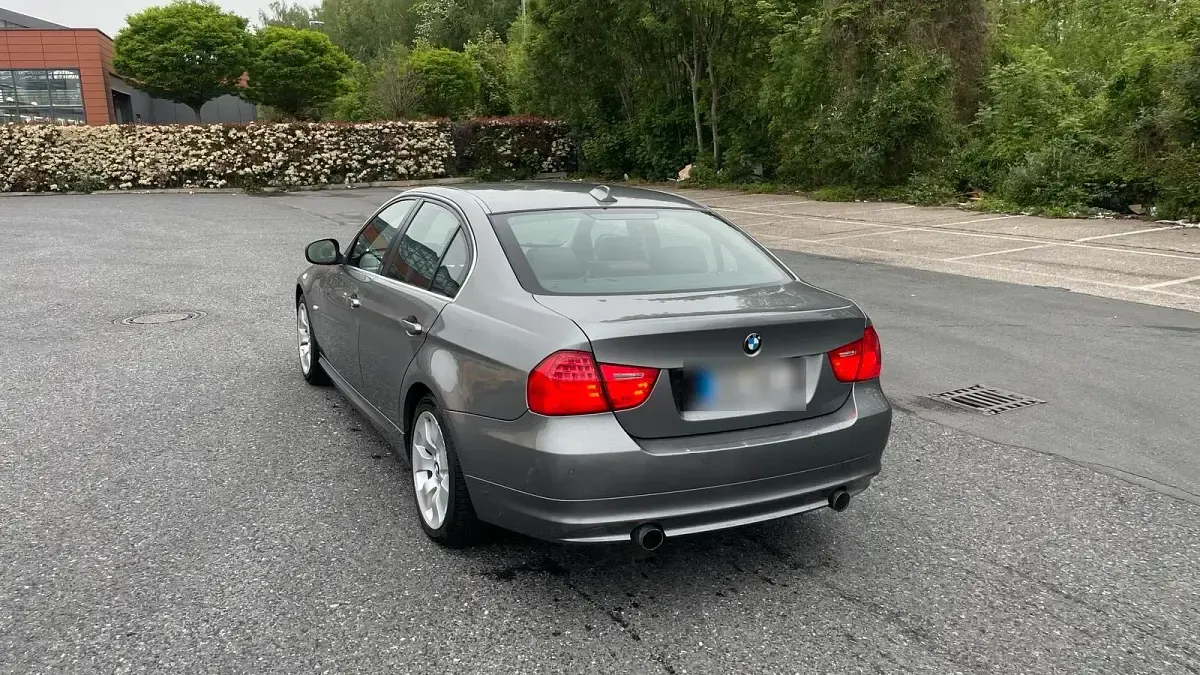 Gebraucht BMW 335 303 PS (222 kW) 2009 Grau Limousine