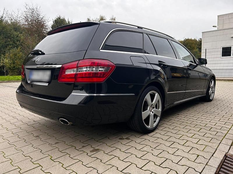 Gebraucht Mercedes E350 Avantgarde 235 PS (172 kW) 2009 Schwarz Kombi