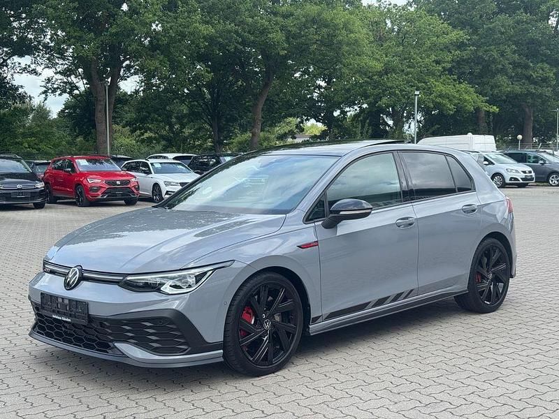 Grau Gebraucht 2023 VW Golf VIII GTI Clubsport Limousine | 33.980 € (Fairer Preis) - Bild 1/4