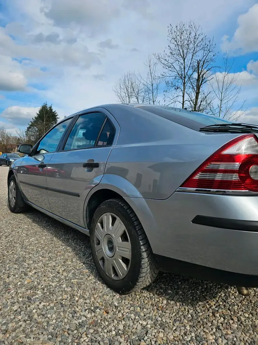 Gebraucht Ford Mondeo 110 PS (80 kW) 2005 Grau Kombi