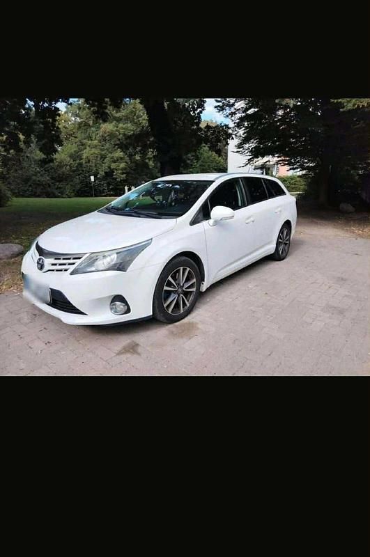 Gebraucht Toyota Avensis 151 PS (111 kW) 2014 Weiß Kombi