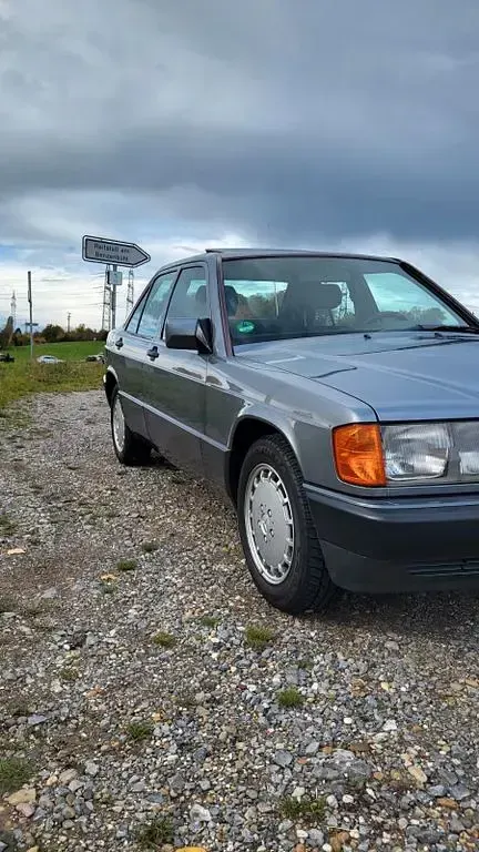Gebraucht Mercedes 190 122 PS (89 kW) 1992 Grau Limousine