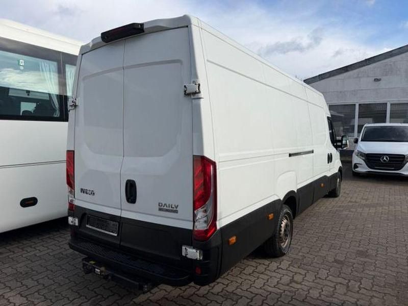 Gebraucht Iveco Daily 179 PS (131 kW) 2017 Weiss Van