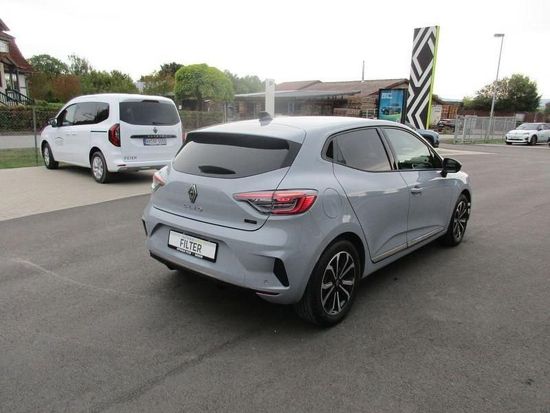 Gebraucht Renault Clio V Techno 143 PS (105 kW) 2024 Grau Limousine