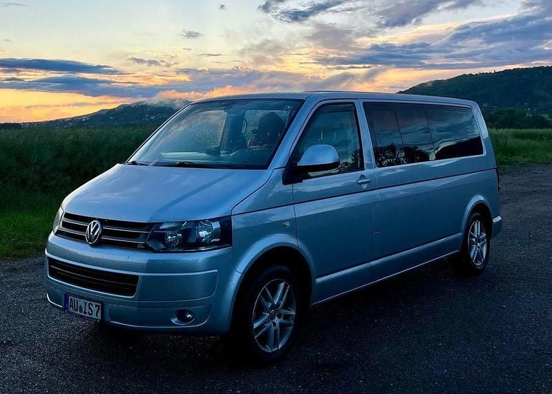 Silber Gebraucht 2010 VW Caravelle Van / Kleinbus | 15.600 € (Fairer Preis) - Bild 1/4