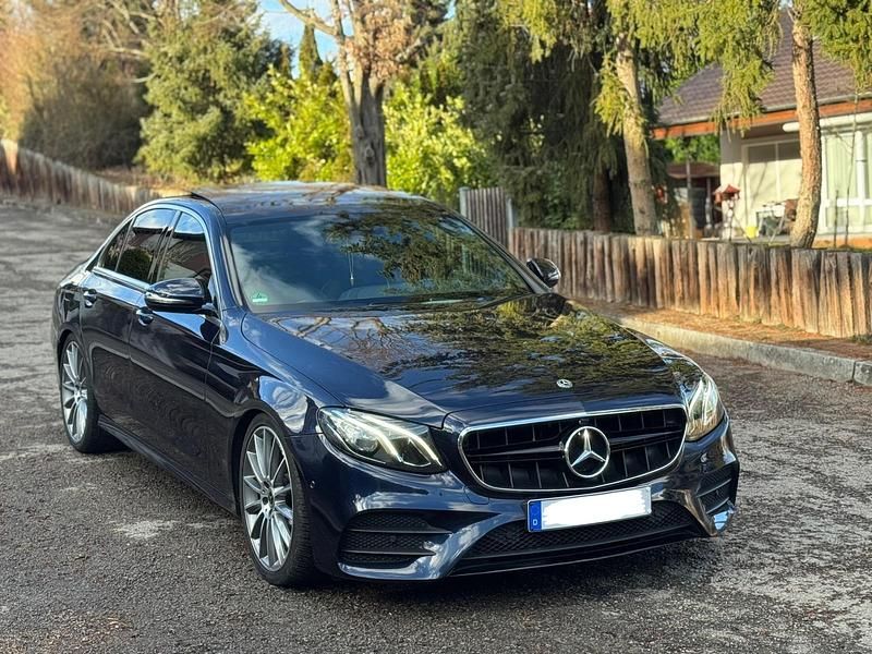 Gebraucht Mercedes E220 AMG 194 PS (142 kW) 2017 Blau Limousine