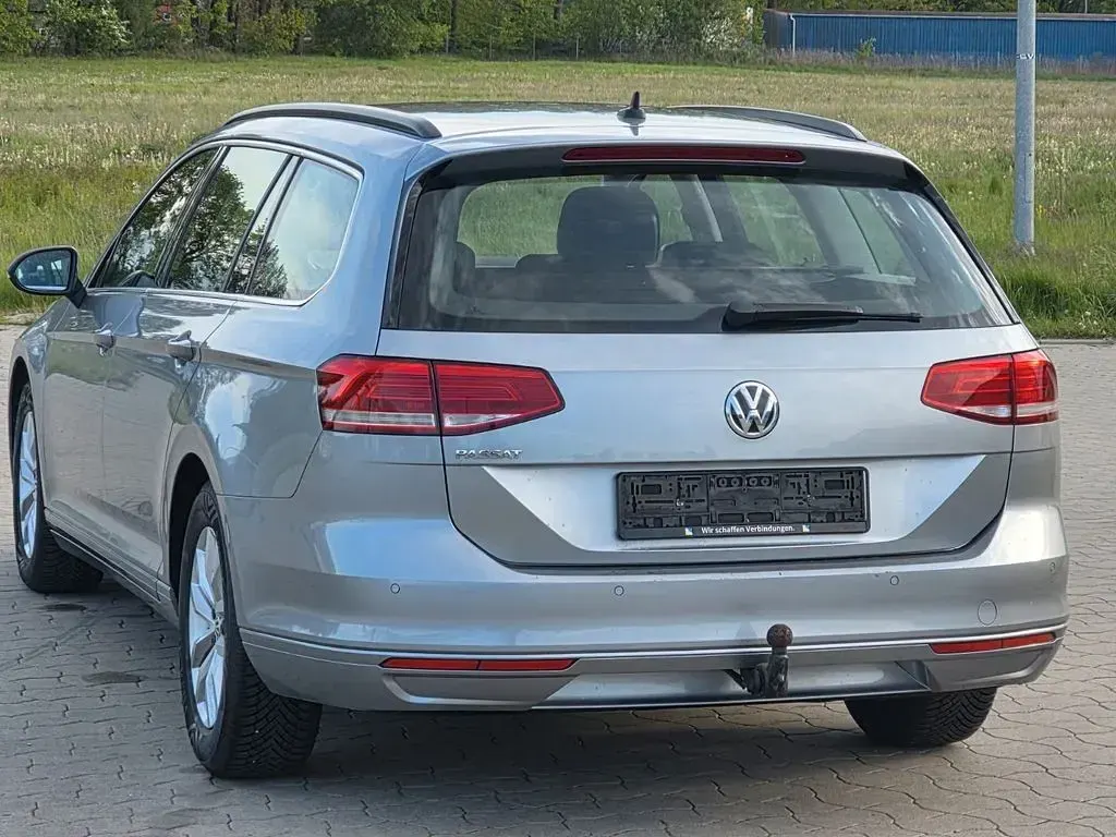 Gebraucht VW Passat Comfortline 150 PS (110 kW) 2018 Grau Kombi