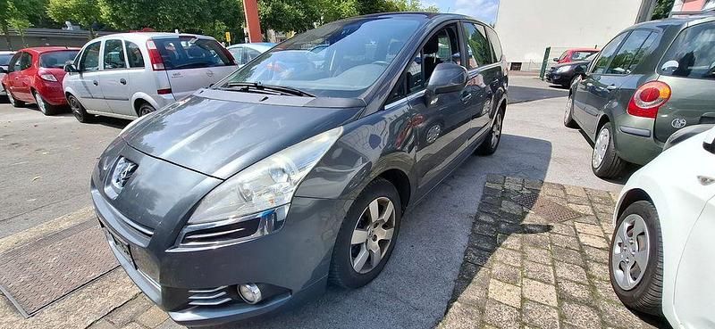 Schwarz Gebraucht 2012 Peugeot 5008 Active Van / Kleinbus | 3.800 € (Fairer Preis) - Bild 1/4